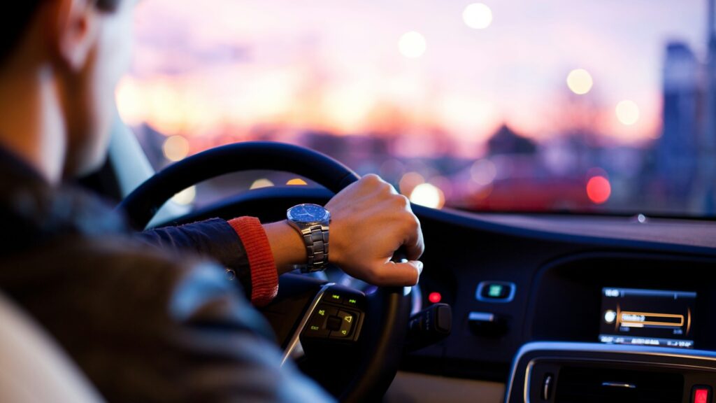 https://unsplash.com/photos/man-driving-a-car-wearing-wrist-watch-8e2gal_GIE8
